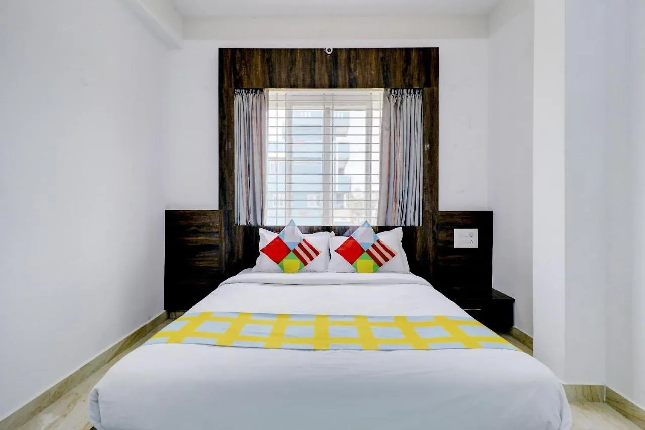 Guest house Oyo Flagship D Silver Suites Vanivilasa Puram